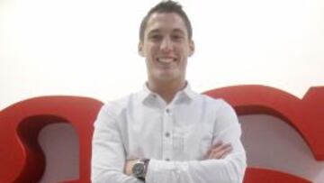 Aleis Espargaró de visita en AS.