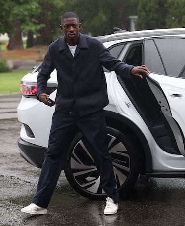 Ousmane Dembélé a la llegada a la concentración. 