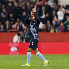 Borja Iglesias responde con ironía a los insultos homófobos: “Qué raro...”