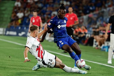 Una semana más, el mediocentro del Getafe entra en el once. Volvió a ser el mejor de su equipo y eso que no está jugando en su verdadera posición. Es el máximo goleador del equipo azulón.