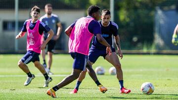 Plata se ejercita esta mañana con sus compañeros del Real Valladolid.
