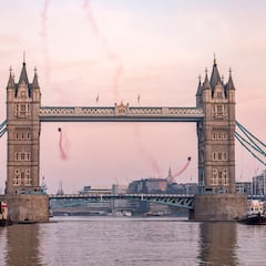 Atraviesan el Puente de la Torre de Londres a casi 250km/h