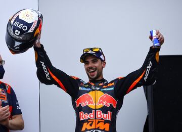 Miguel Oliveira celebrando la victoria en el Gran Premieo de Indonesia.

