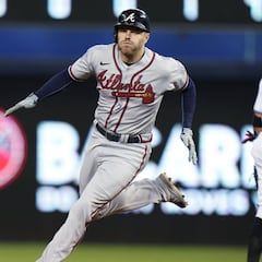 Freddie Freeman signs with Dodgers