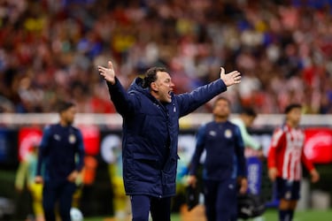 Gabriel Milito advierte: “Cuidado con los elogios desmedidos”