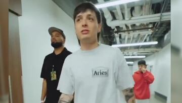 Peso Pluma cumple un sueño por caminar en los pasillos que caminó Michael Jordan