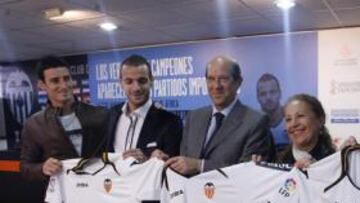 <b>CHAMPIONS FOR ÁFRICA, LOGO EN LA CAMISETA. </b>El Valencia presentó con el que lucirá el equipo desde el partido del Madrid hasta final de año. Con esta iniciativa el club ayuda más de lo que ya lo hacía para que el 29 de diciembre Mestalla se llene en este partido solidario.