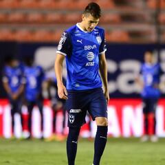 César Montes causa baja de la selección por lesión