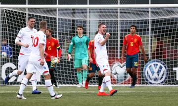 1-2. Klaemint Olsen celebró el primer gol.