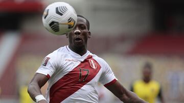 Adv&iacute;ncula, en un partido con Per&uacute;.