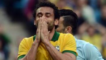 Fred, durante un partido con Brasil.