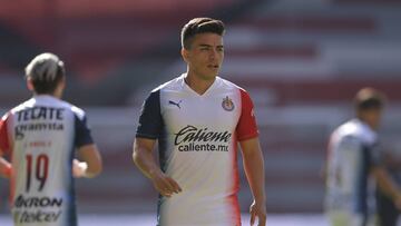 Fernando Beltrán renueva con Chivas y se queda hasta 2024