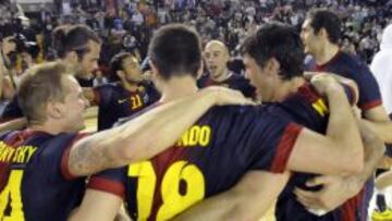 Los jugadores del Barcelona celebran su t&iacute;tulo de la ASOBAL en Le&oacute;n.