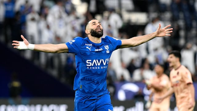 Benzema and Malcom run riot in a one-sided win that keeps the pressure on at the top of the Saudi Pro League.