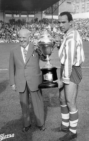"¡iren la mejor cabeza de Europa después de Churchill!". Así rezaban los carteles que anunciaban en Estocolmo el partido amistoso entre Suecia y España en 1951. El mítico jugador del Athletic Club fue un goleador nato, tanto que fue el máximo anotador de Primera División durante más de 60 años. Su especialidad, los remates de cabeza que le hicieron famoso en toda Europa.