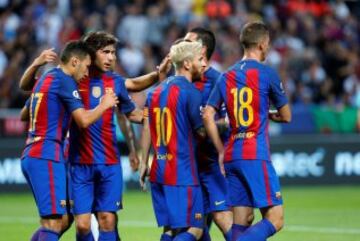 Los jugadores celebran el 1-0 del Barcelona. 