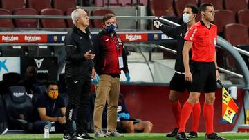 Imitación al árbitro, una práctica vieja de Javier Aguirre