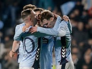 Swedberg celebra el gol ante el PAOK con Iago Aspas y Miguel Román.