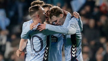Soccer Football - UEFA Europa League - Play Off - Second Leg - Celta Vigo v PAOK - Estadio de Balaidos, Vigo, Spain - February 26, 2026 Celta Vigo's Williot Swedberg celebrates scoring their first goal with teammates REUTERS/Miguel Vidal