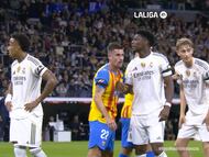 Recién coronado con la Bota de Oro, el delantero francés volvió a brillar en la victoria 4-0 del conjunto blanco, extendiendo su racha goleadora y afianzando al Real Madrid en la cima de LaLiga.