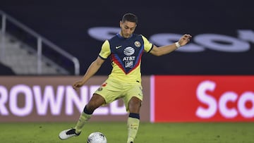 Sebasti&aacute;n C&aacute;ceres durante un partido del Am&eacute;rica