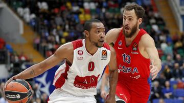 Sergio Rodriguez defiende a Andrew Goudelock durante el CSKA Mosc&uacute;-Olimpia Mil&aacute;n.