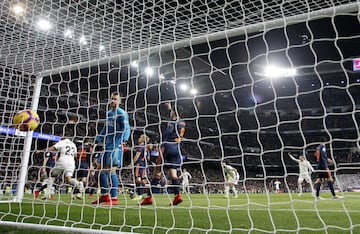 1-0. Wass marcó en propia puerta el primer gol del conjunto blanco.