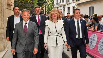 ALBACETE, 03/06/2024.- La ministra de Educación y Formación Profesional Pilar Alegría junto al alcalde de Albacete Manuel Serrano (i) y el presidente de la Diputación Santiago Cabañero a la llegada de la Gala del Deporte este lunes en Albacete. EFE/ Manu
