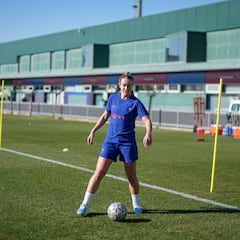 Alexia entrena con balón siete meses después de romperse