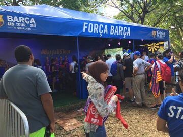 Los aficionados del FC Barcelona y Real Madrid estuvieron presentes en Casa Clásico para que Miami se tiñera de blaugrana y blanco.