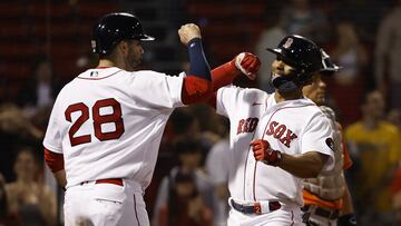 Los Boston Red Sox se impusieron a los Houston Astros en gracias a los cuadrangulares de Trevor Story y Xander Bogaerts en las últimas entradas del partido.