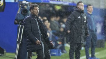 Diego Pablo Simeone, en un momento del partido que el Atl&eacute;tico jug&oacute; en Eibar.