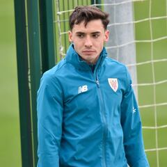 Zarraga renueva hasta 2023 y pasa a ser de la primera plantilla