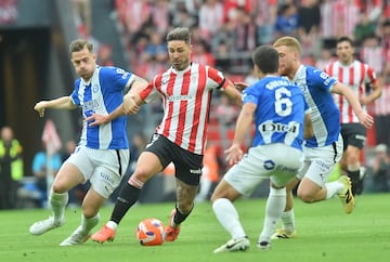 El defensa del Athletic fue el l¨ªder de una zaga que solvent¨® todo el peligro del Alav¨¦s. Parte de la victoria es m¨¦rito de Yeray que hizo a la perfecci¨®n su trabajo.