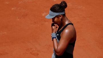 Naomi Osaka reacciona durante su partido ante Patricia Maria Tig en primera ronda de Roland Garros.