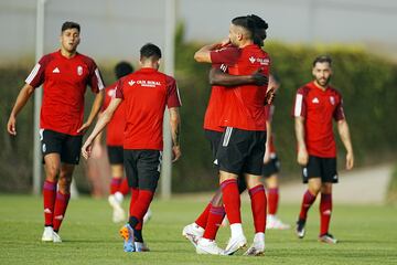 Samu y Puertas, el abrazo de los goleadores.