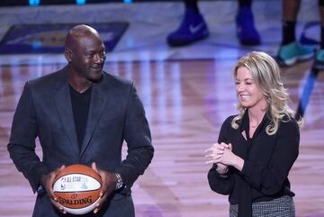 Michael Jordan, propietario de los Hornets, recoge el testigo de Jeanie Buss, su homóloga en los Lakers. Charlotte albergará el All Star 2019.