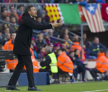 Luis Enrique da instrucciones.