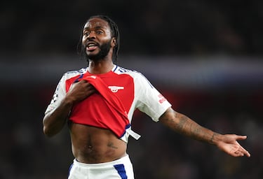 Sterling: fulminado y cobrando un dineral