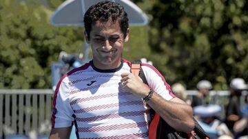 Nicolás Almagro abandona por lesión en su partido ante Jeremy Chardy en el Australian Open.