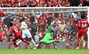 Sadio Mané makes it 2-0 for Liverpool against Burnley