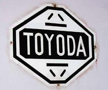Toyota: de la seda a variar la venta de coches por Internet