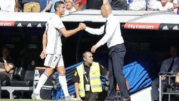 Zidane felicita a Cristiano.