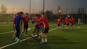 Los jugadores de la Sub-17, en un entrenamiento.