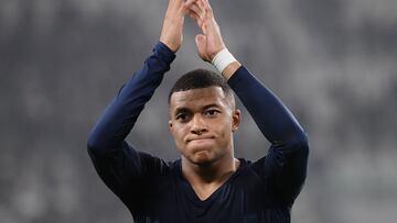Paris Saint-Germain's French forward Kylian Mbappe reacts after the UEFA Champions League 1st round day 6 group H football match between Juventus Turin and Paris Saint-Germain (PSG) at the Juventus stadium in Turin on November 2, 2022. (Photo by Filippo MONTEFORTE / AFP)