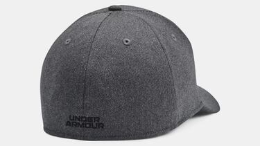 La gorra de Under Armour sin velcro que es transpirable ligera