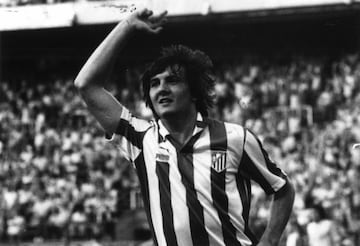 Canterano del Atlético de Madrid, debutó con el primer equipo rojiblanco. Estuvo ligado al club rojiblanco hasta 1988, enlazando cesiones al Racing y al Cádiz con años en el primer equipo. Jugó 107 partidos con la camiseta rojiblanca.