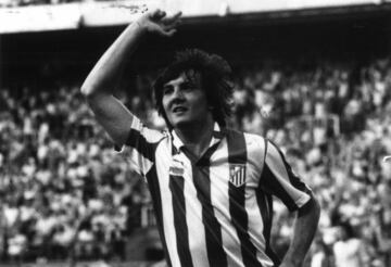 Canterano del Atlético de Madrid, debutó con el primer equipo rojiblanco. Estuvo ligado al club rojiblanco hasta 1988, enlazando cesiones al Racing y al Cádiz con años en el primer equipo. Jugó 107 partidos con la camiseta rojiblanca.