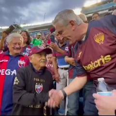 Atlante rinde homenaje a aficionado de 103 años de edad