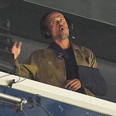 루이스는 Enric Football을 회전시킵니다